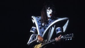 Lendário Guitarrista do KISS, Ace Frehley, Morre aos 74 Anos