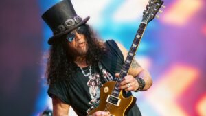 Slash Revela sua paixão por álbuns ao vivo e compartilha história entre Axl e Ozzy Osbourne