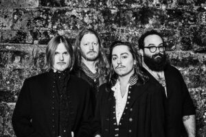 Jake Kiszka, guitarrista do Greta Van Fleet, e Chris Turpin, do Ida Mae, nunca planejaram formar uma banda paralela. No entanto, uma conexão artística extraordinária durante a pandemia acabou criando o Mirador, projeto musical que lançou seu álbum de estreia em 19 de setembro de 2025.